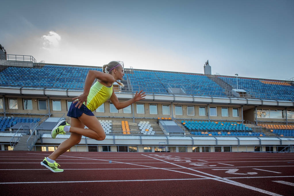 布克34分太阳力克爵士 康宁汉姆三双活塞擒龙